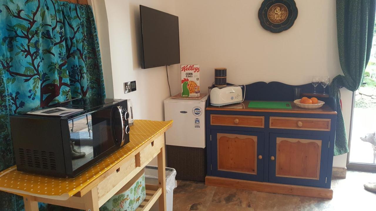 Self Contained Ground Floor Bedroom With Ensuite Wet Room Continental Breakfast Included Parking For 1 Car Outside Heanor Экстерьер фото