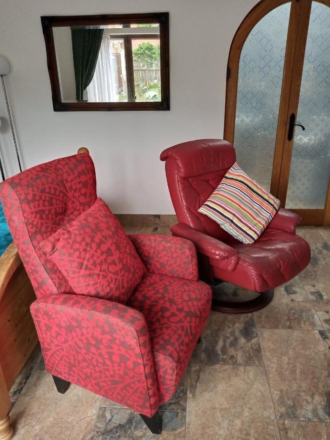 Self Contained Ground Floor Bedroom With Ensuite Wet Room Continental Breakfast Included Parking For 1 Car Outside Heanor Экстерьер фото